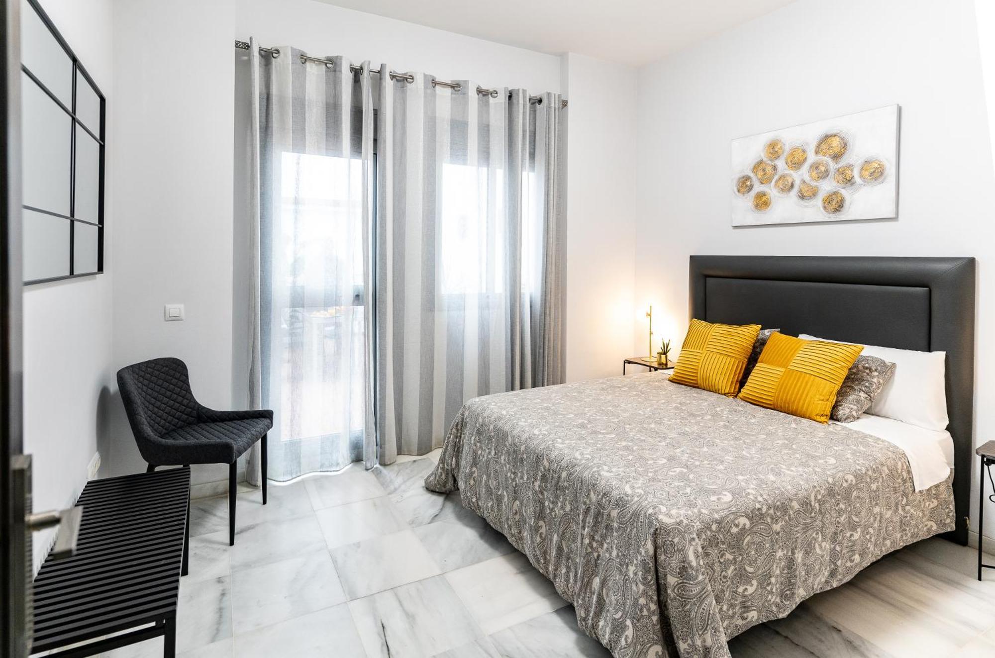 Apartamento Triana Deluxe Con Patio Privado Siviglia Esterno foto