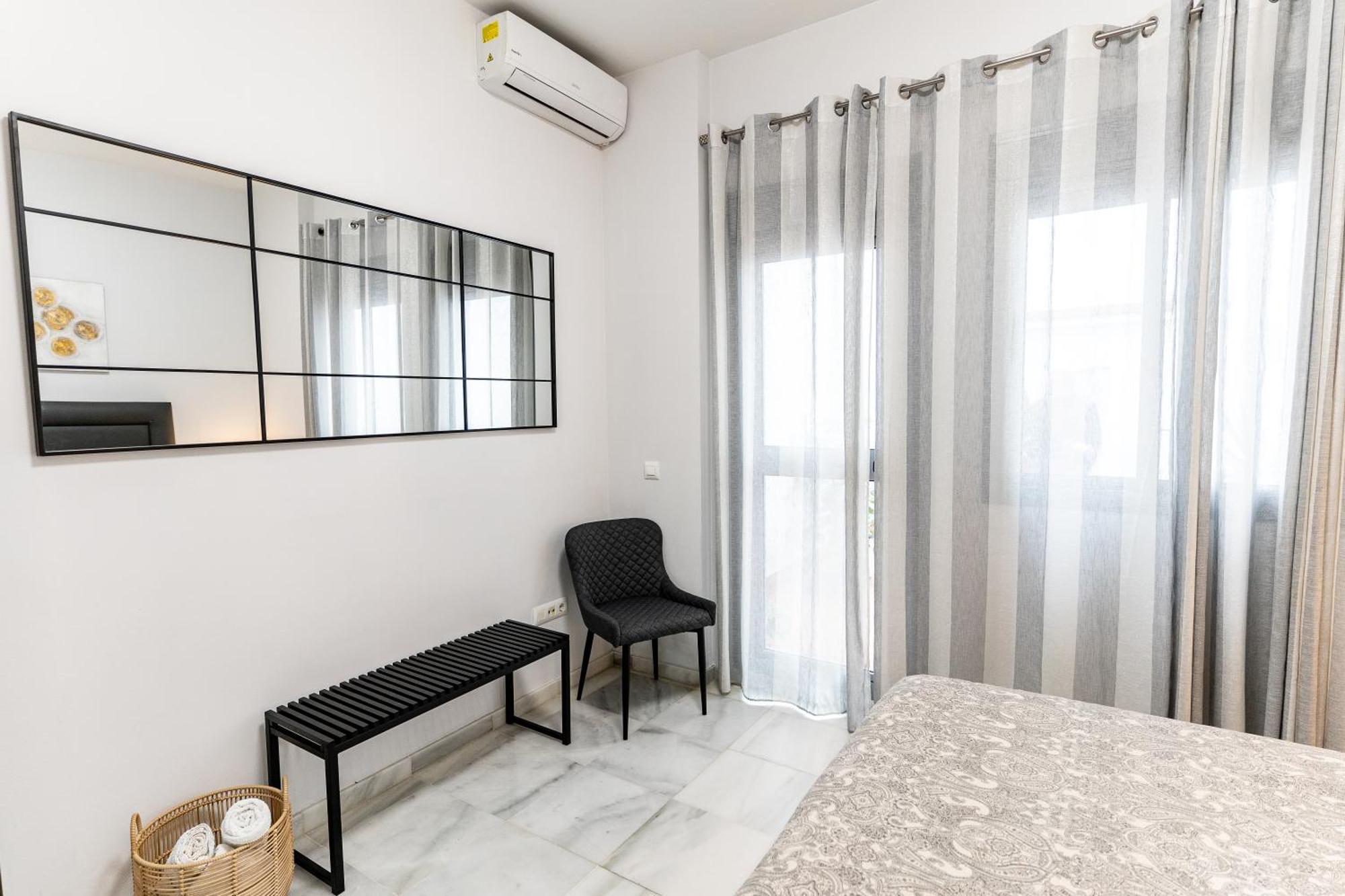 Apartamento Triana Deluxe Con Patio Privado Siviglia Esterno foto